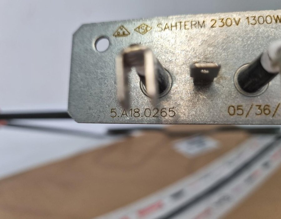 Оригінальний нижній нагрівальний елемент (ТЕН)1300W для духової шафи Beko см X 88001 262100047 (262900021) — фото 7