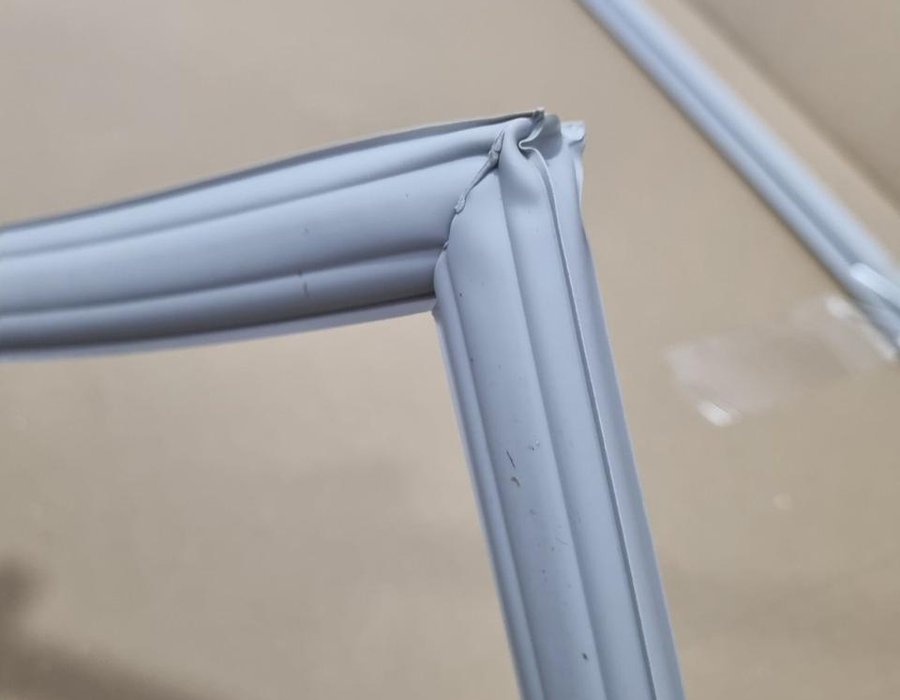 Ущільнювальна гума на морозильну скриню (лаль) Beko 4664940500 — фото 2