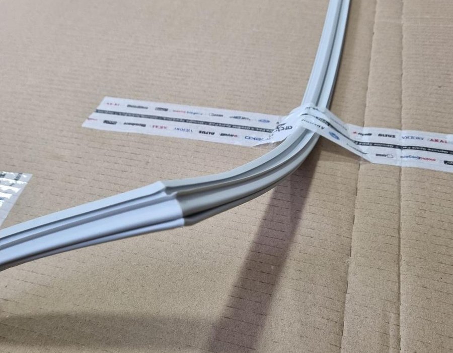 Ущільнювальна гума для морозильної камери Beko FSA13000, SSA15000 4546861500 (4668512900)