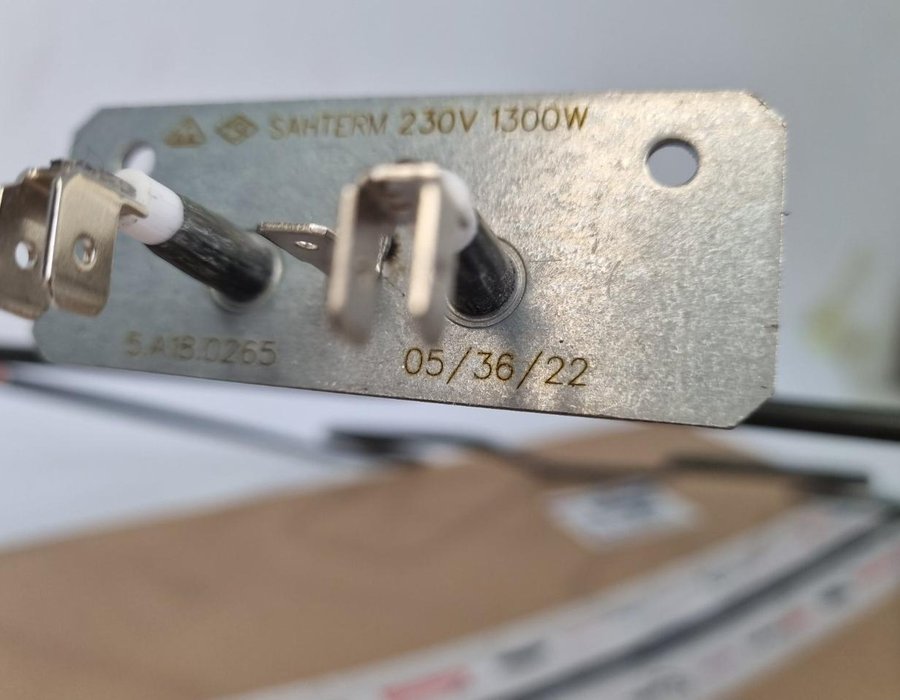 Оригінальний нижній нагрівальний елемент (ТЕН)1300W для духової шафи Beko см X 88001 262100047 (262900021) — фото 4