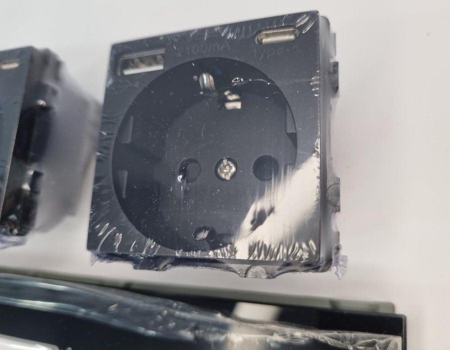 Чорна потрійна USB-розетка BSEED SWITCH&SOCKET із роз'ємом Type-C 20260108 — фото 3